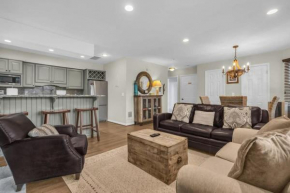 Cozy 2 BDR Townhome Heart of Old Town Main St